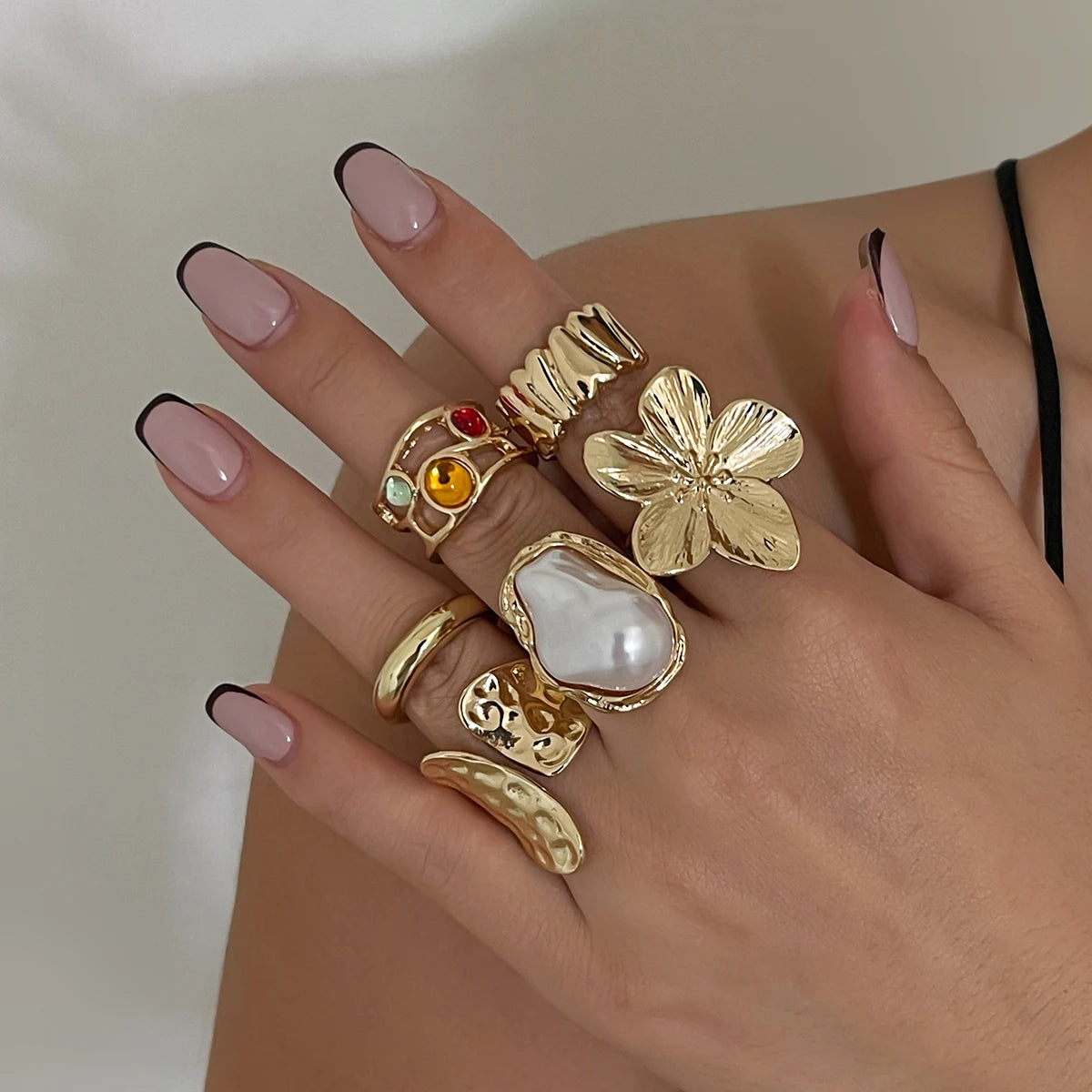 Ingemark 2025 Baroque Imitation Pearl Ring for Women Elegant Open Rings with Exaggerated Metal Flower Design Jewelry Accessories
